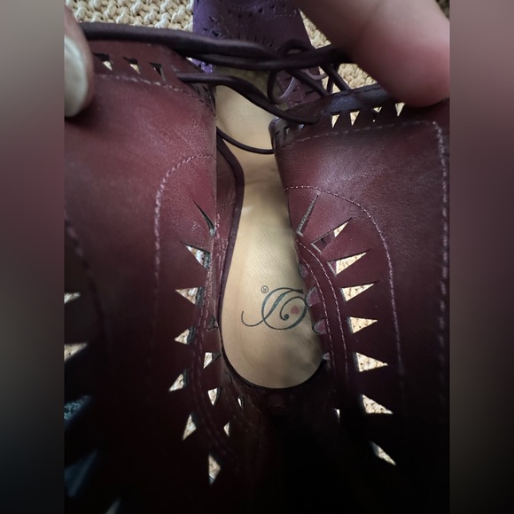 Burgundy heel boots - Picture 6 of 10